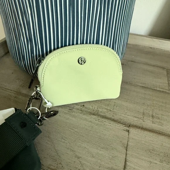Lululemon Dual Pouch Wristlet - Picture 4 of 5